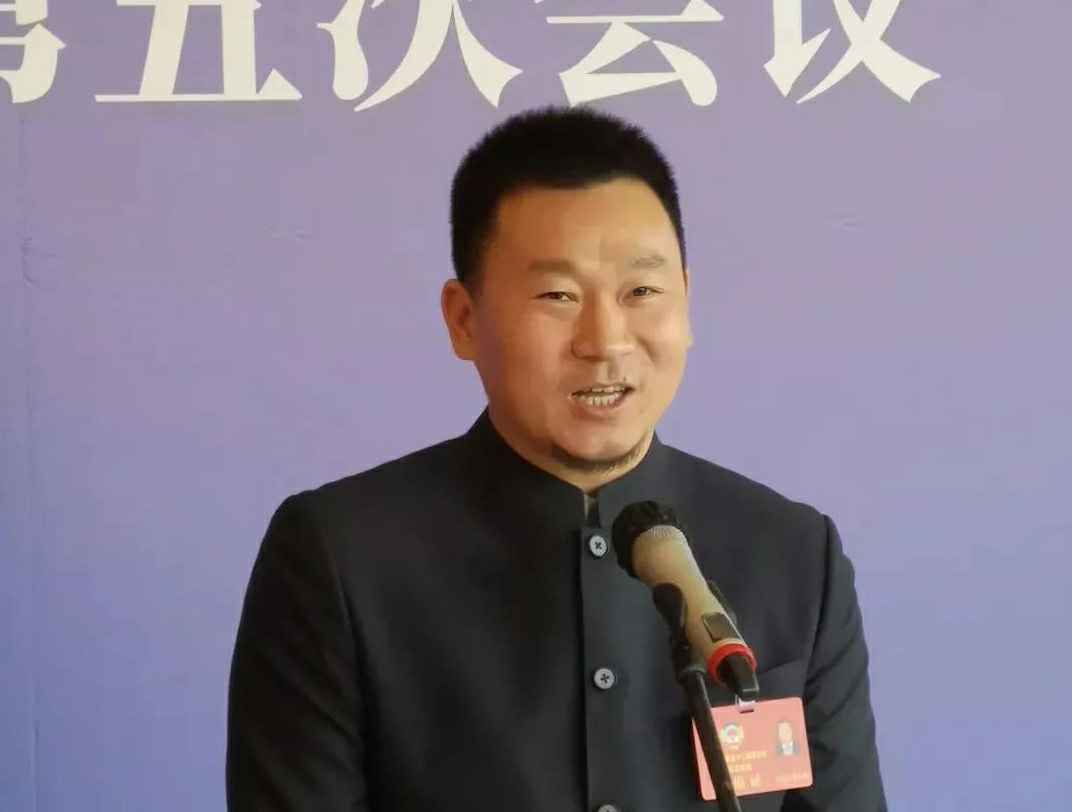 202204221343.jpg 为进一步展示市政协团结、民主、开放、自信的形象,向市民和网友展示政协委员的履职风采,中山市政协十二届五次会议在2月4日上午开幕前开设“委员通道”,市政协委员、乐鱼网页版·网站入口-乐鱼(中国)公司总经理陈朝阳走进“委员通道”,回应社会关切的问题。他就如何做好城市应急管理规划的问题进行发言,并回答记者提问。.jpg
